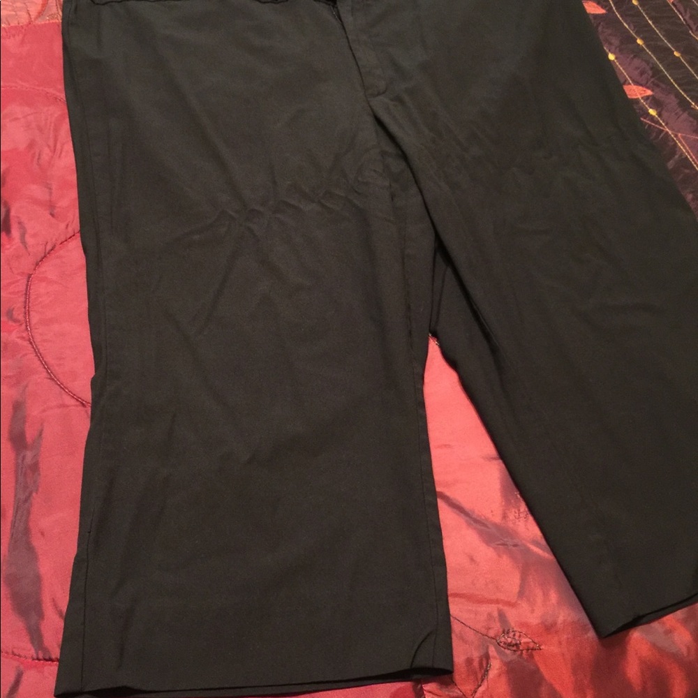 Black capris